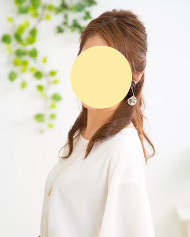 写真スタジオで撮影した女性のお見合い写真