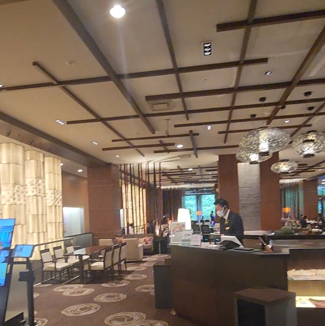 ホテルのカフェラウンジ入口